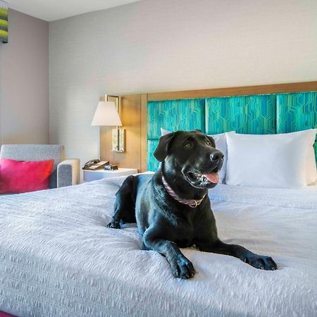 Hampton Inn East Aurora Екстериор снимка