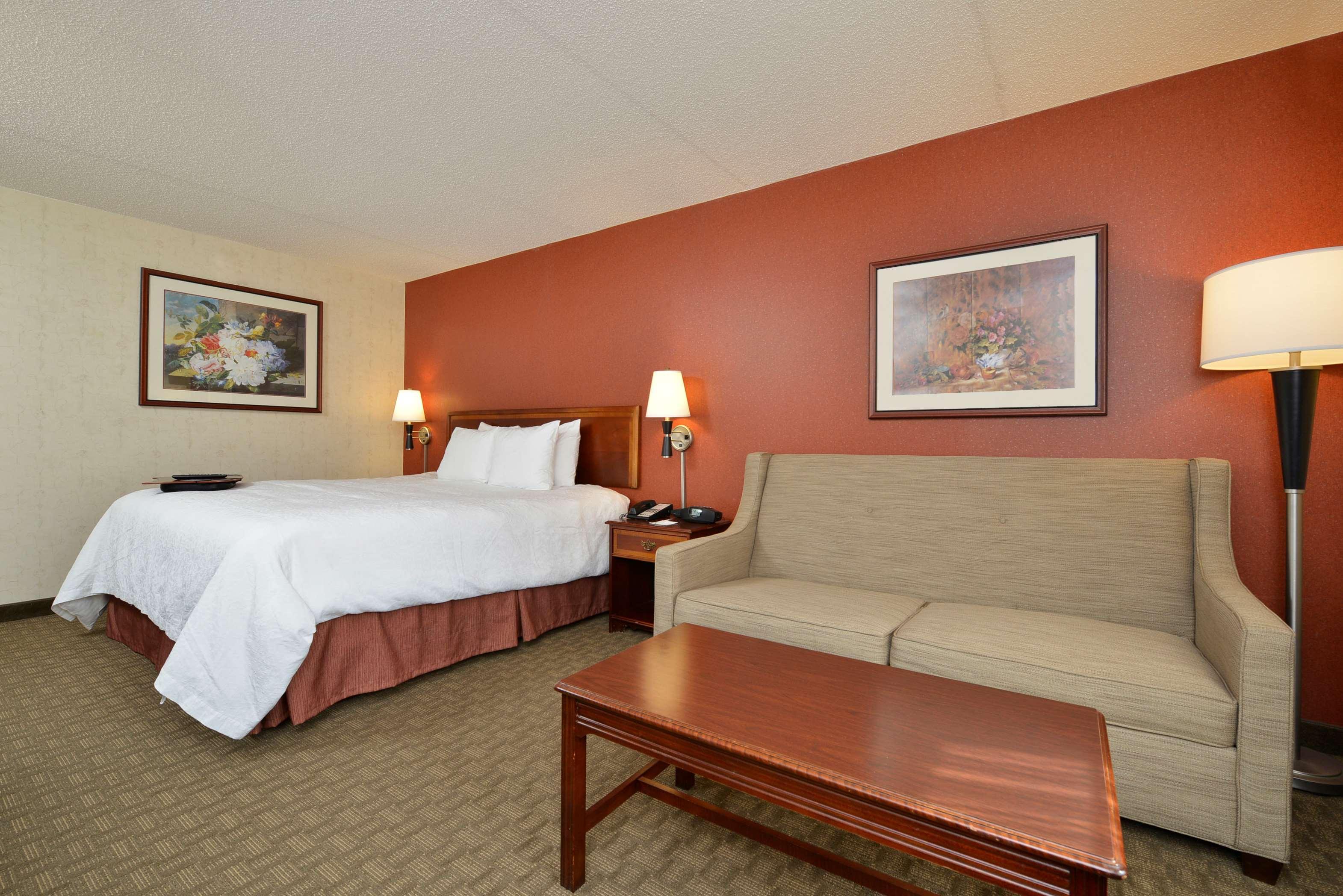 Hampton Inn East Aurora Екстериор снимка