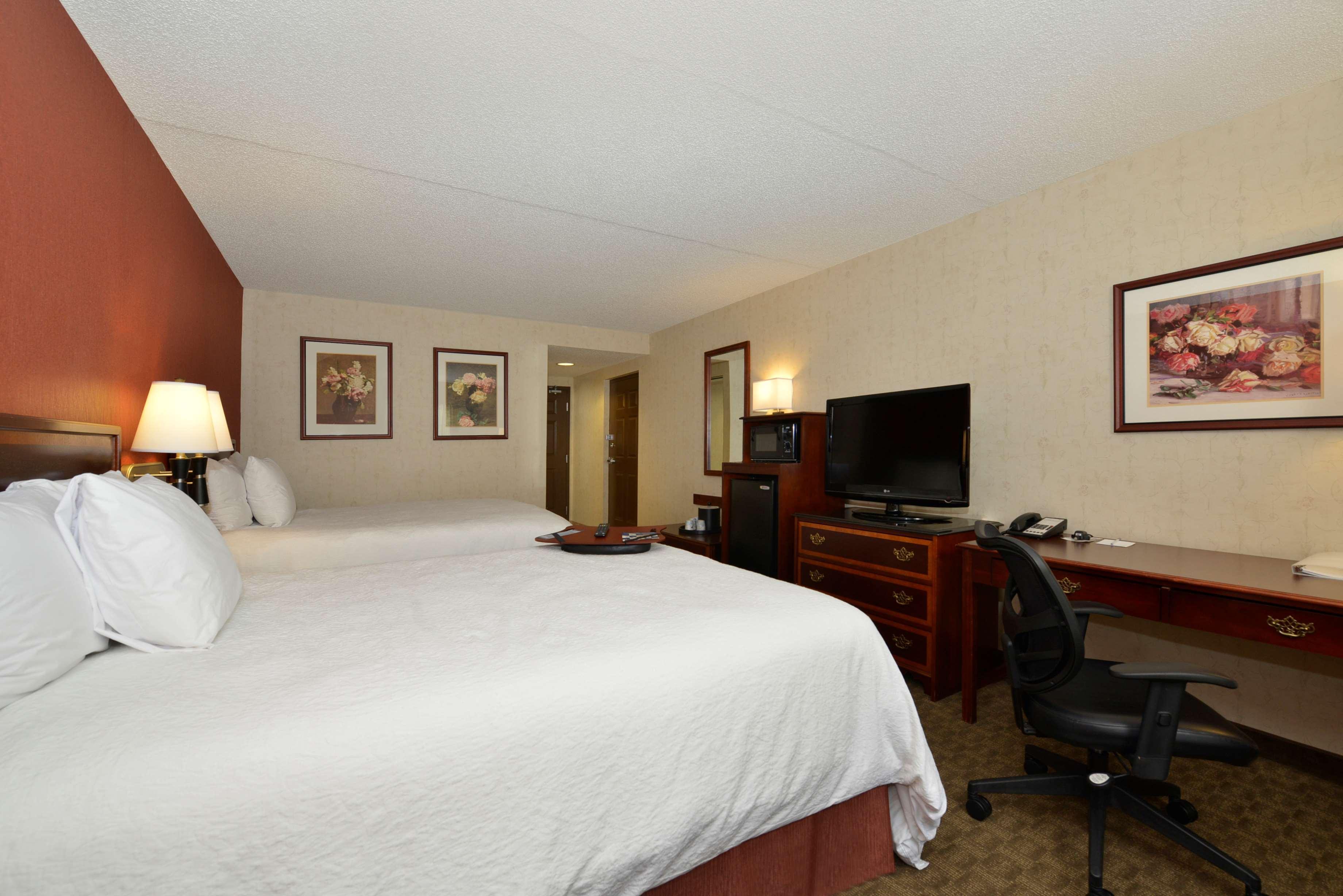Hampton Inn East Aurora Екстериор снимка